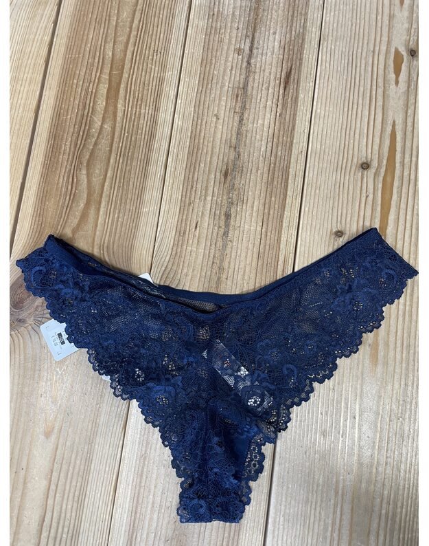 Triumph tamsiai mėlynos spalvos kelnaitės iš nėrinių Tempting Lace Brazilian String