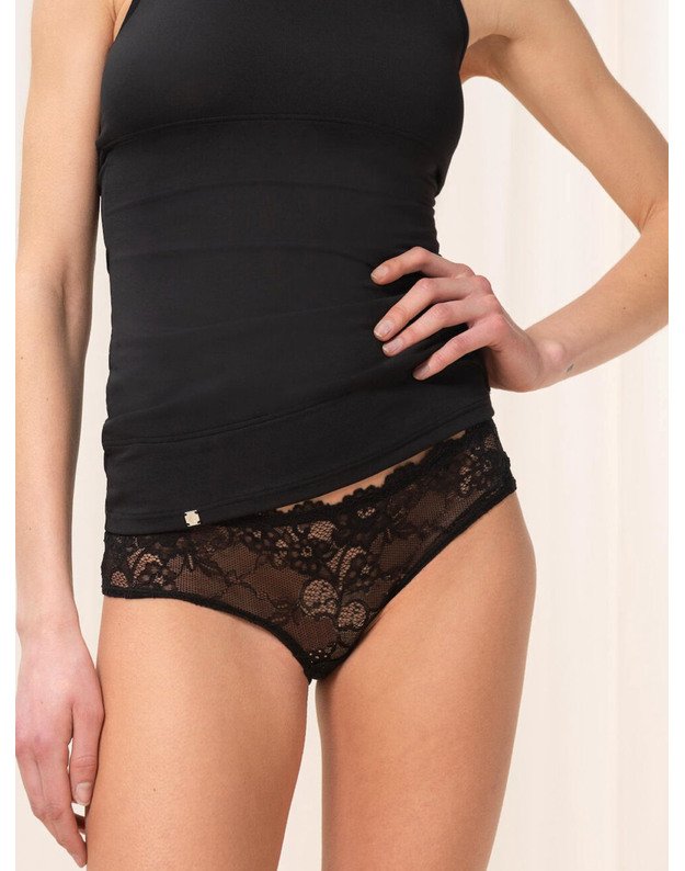 Triumph XS didžio juodos spalvos kelnaitės iš nėrinių Tempting Lace Hipster 1