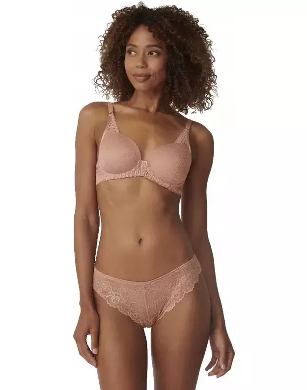 Triumph XS(34)  dydžio kelnaitės iš nėrinių Tempting Lace Brazilian String