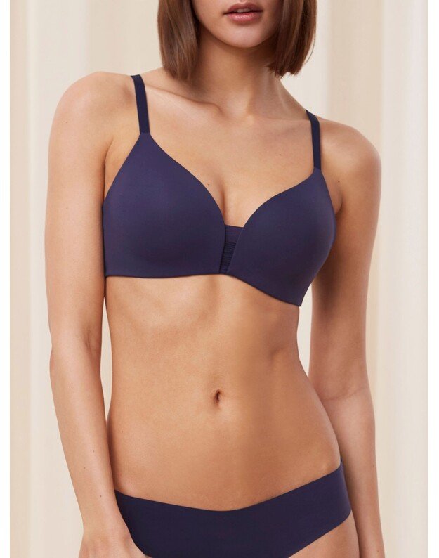 Triumph 01 dydžio violetinės spalvos inovatyvi liemenėlė be lankelių Flex Smart P EX 