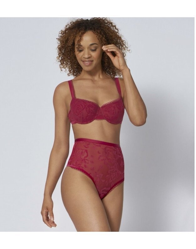 Triumph 75E dydžio raudona aksominė liemenėlė Velvet Rose Spotlight WHP